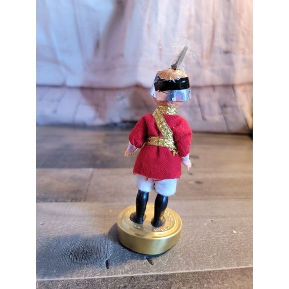 Vintage Ricardo Di Roma Italian Swiss Guard red Uniform sleep eyes doll figure - Picture 3 of 5